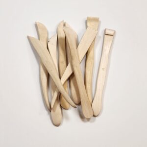 כלי עץ בודד לעבודה בחימר - אָטֶלְיֶה